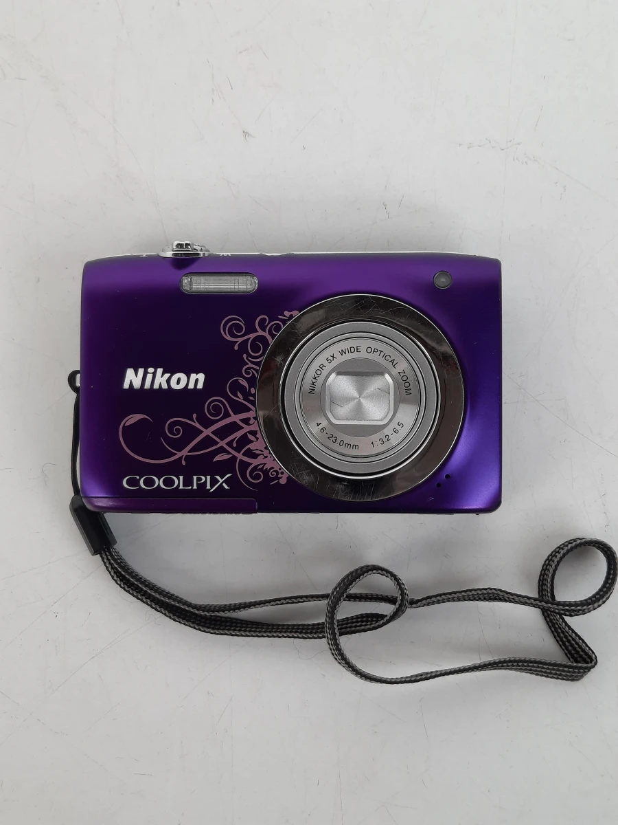 Nikon Coolpix S2600 Compact Camera – Paarse Set met Tas & Kabel