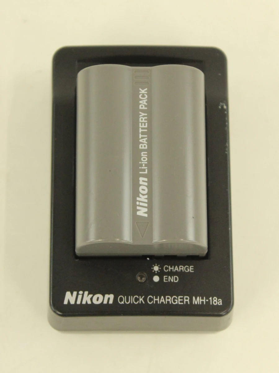 Nikon D90 spiegelreflexcamera met 18-55mm lens en accessoires - foto 4