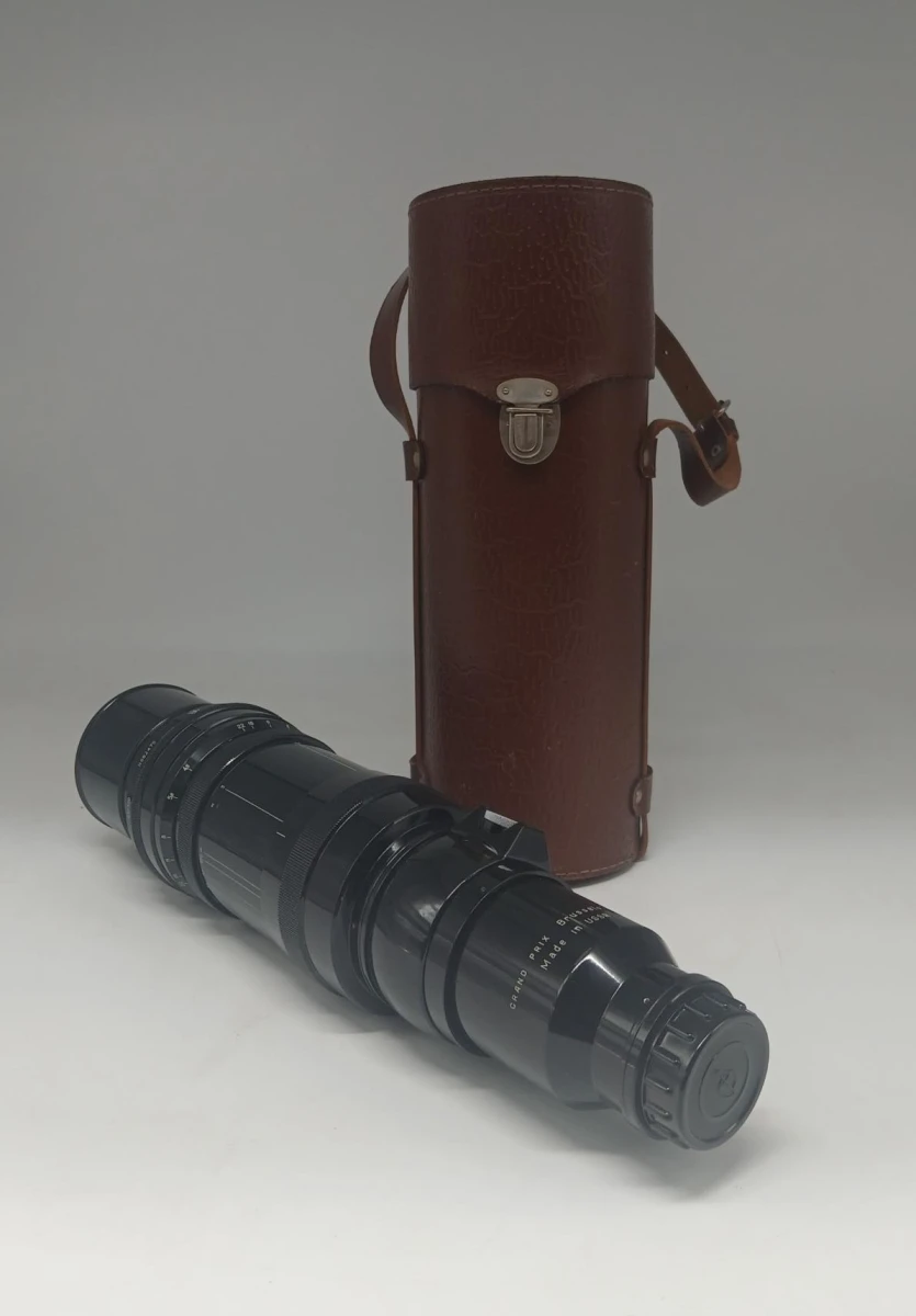 Vintage telelens met leren draagtas en kleurfilters