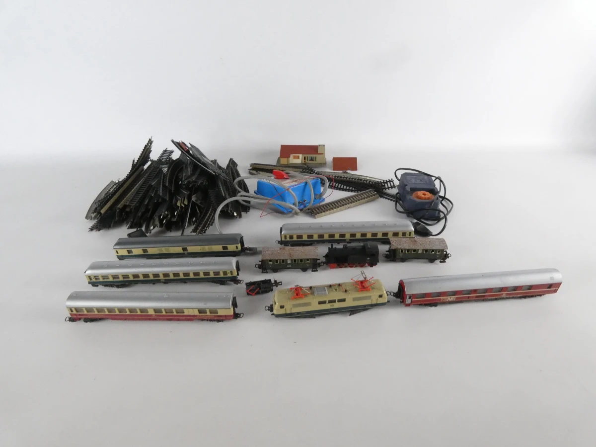 Set modeltreinen met rails en accessoires