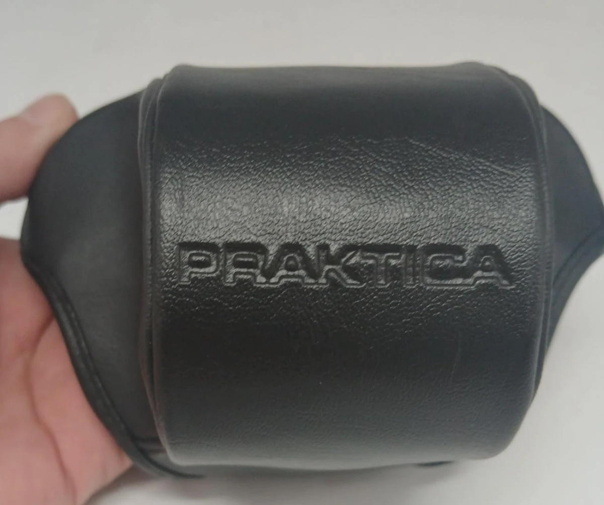 Praktica BC1 elektronische analoge camera met hoes