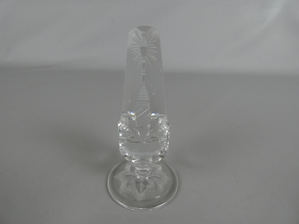 Kristallen Obelisk / Trylon Paperweight