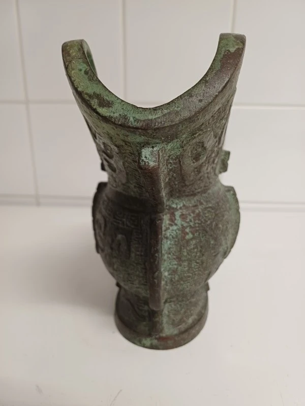 Bronzen wijnkan