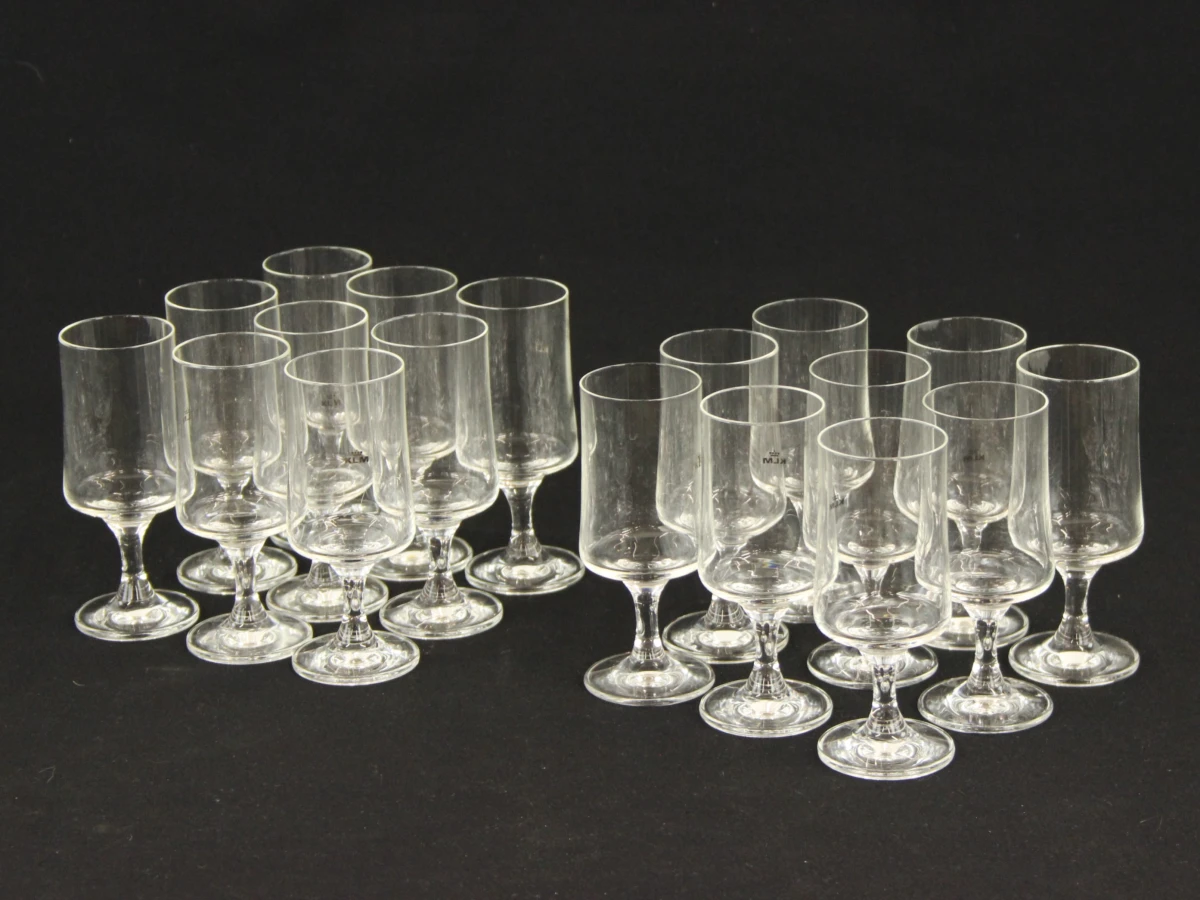 Set van 18 KLM glazen