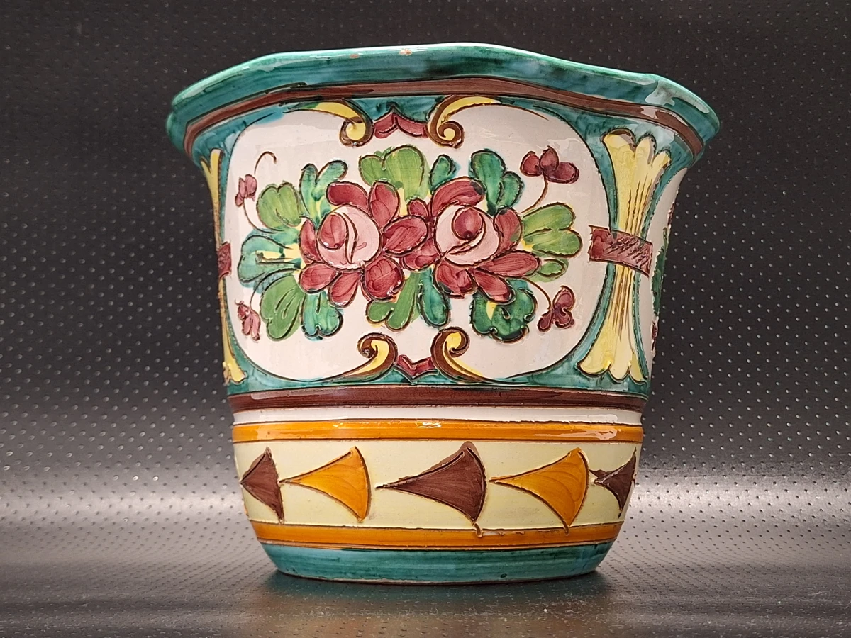 Handbeschilderde vintage Italiaanse majolica bloempot met rozen