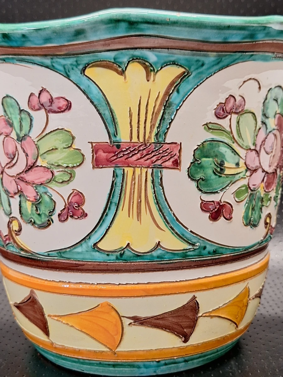 Handbeschilderde vintage Italiaanse majolica bloempot met rozen
