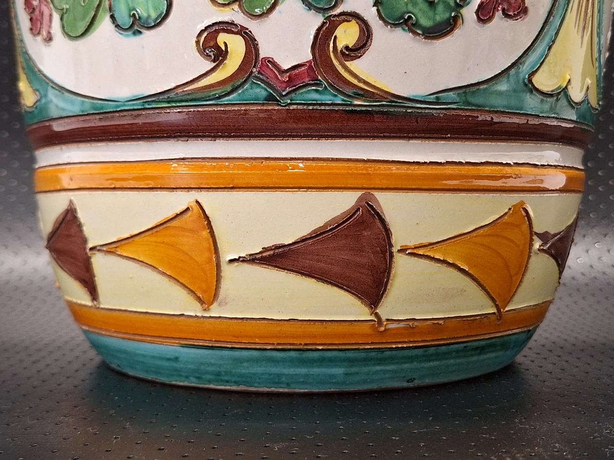 Handbeschilderde vintage Italiaanse majolica bloempot met rozen