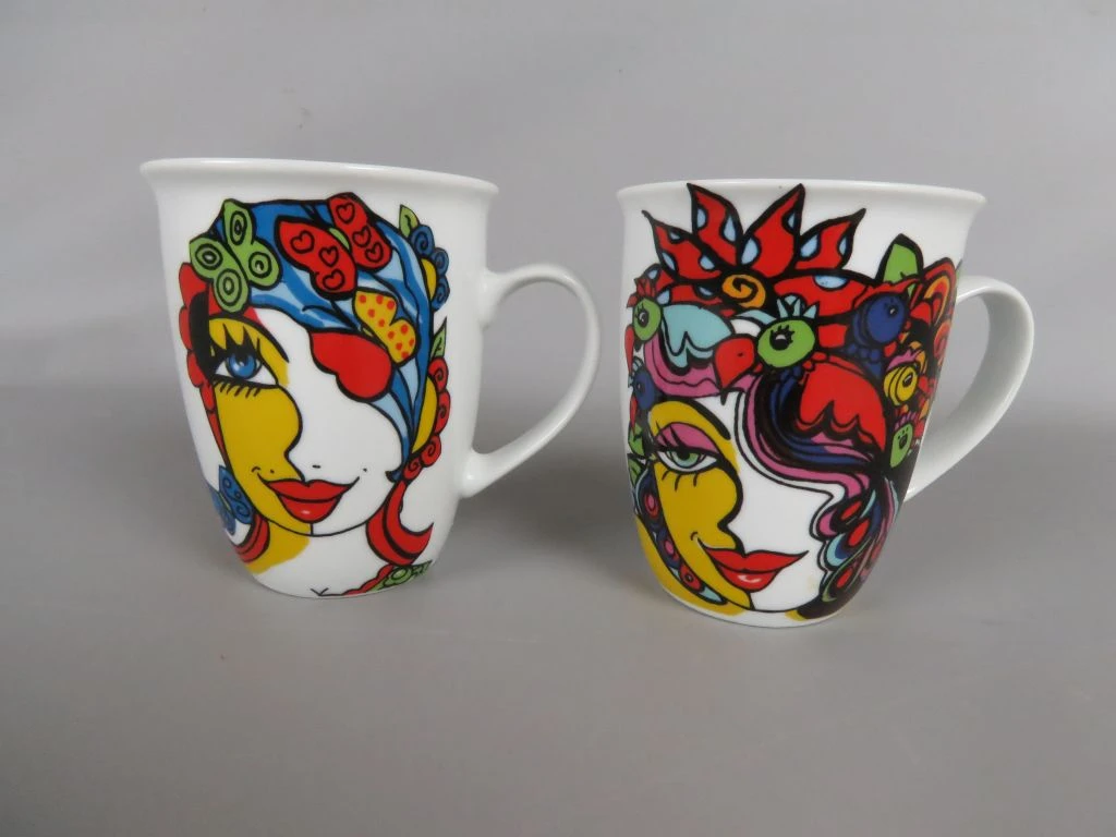 Set van 2 kleurrijke keramische mokken met vrouwenportretten