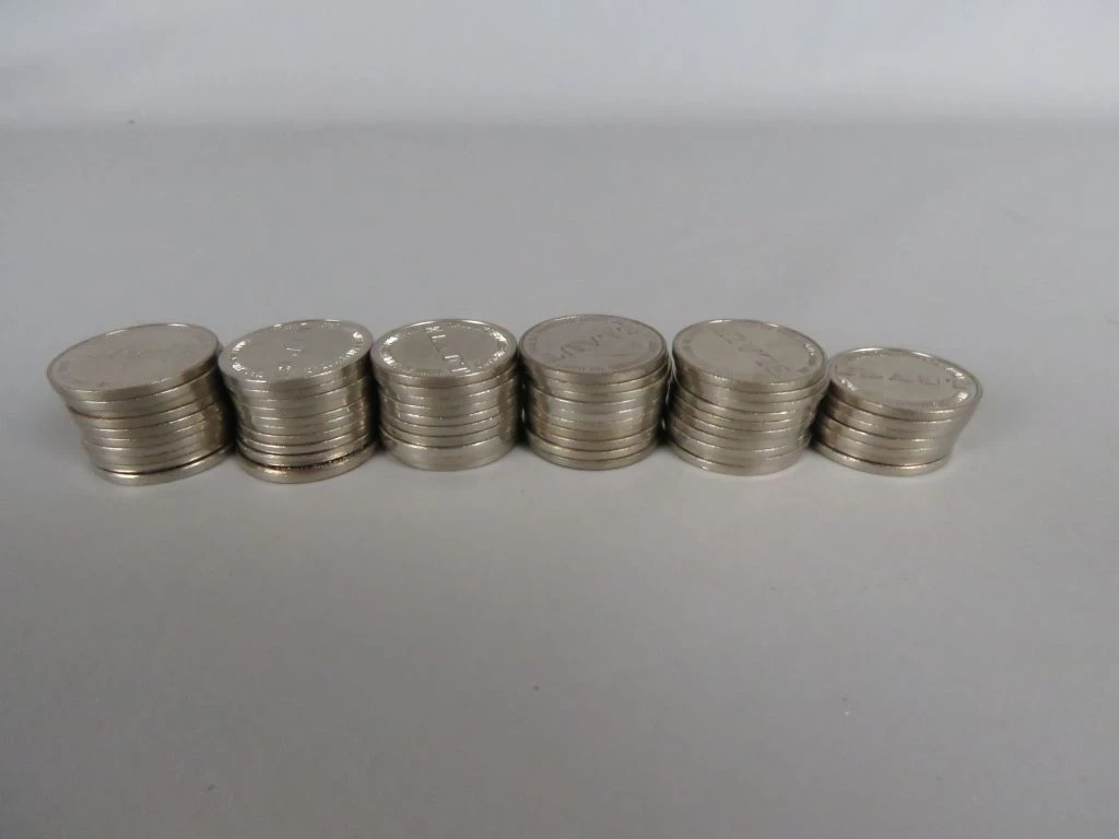 Set van metalen munten met opdruk 'ELAUT'