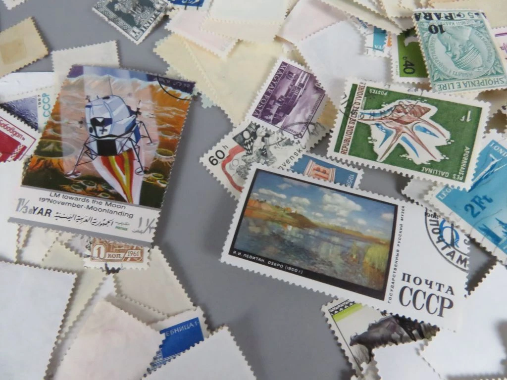 Grote verzameling postzegels in bewaardoos