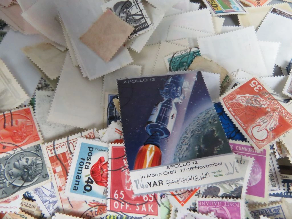 Grote verzameling postzegels in bewaardoos