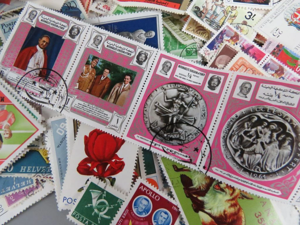 Grote verzameling postzegels in bewaardoos