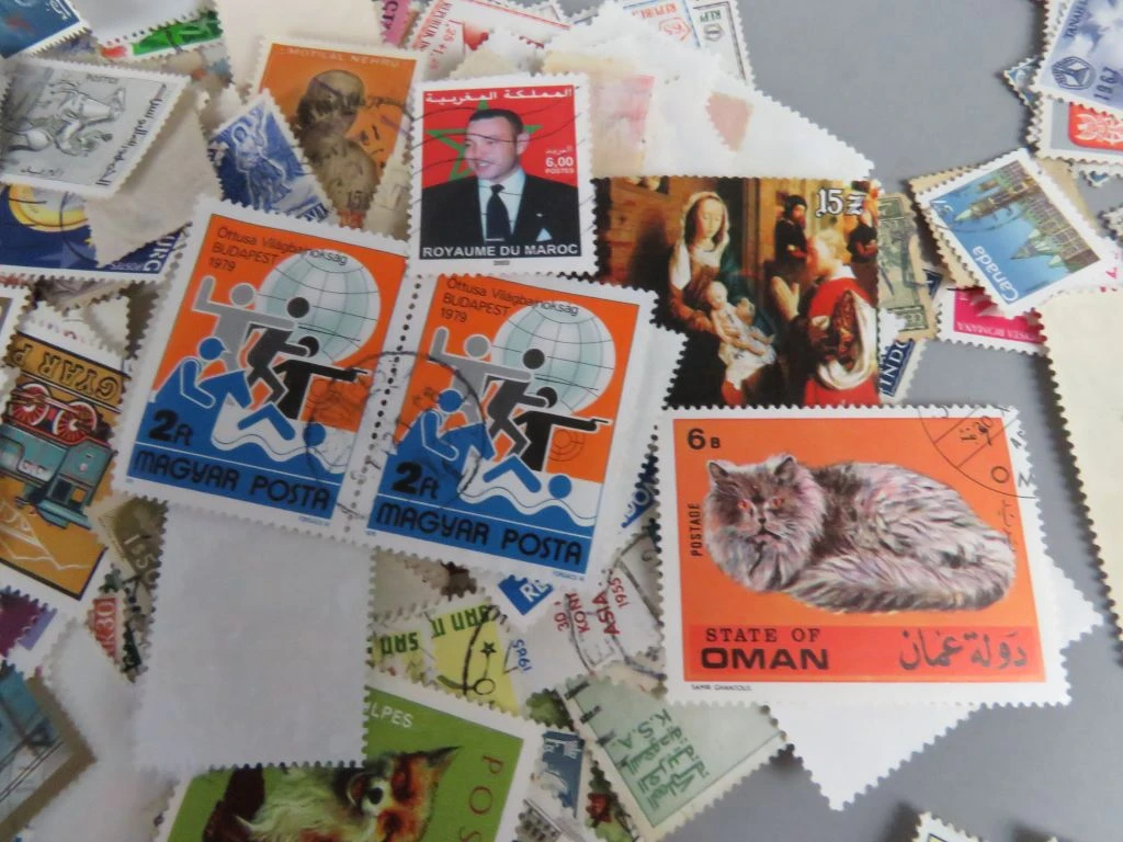 Grote verzameling postzegels in bewaardoos