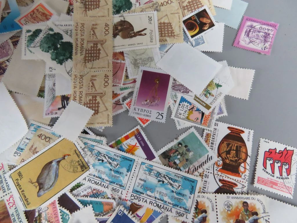 Grote verzameling postzegels in bewaardoos