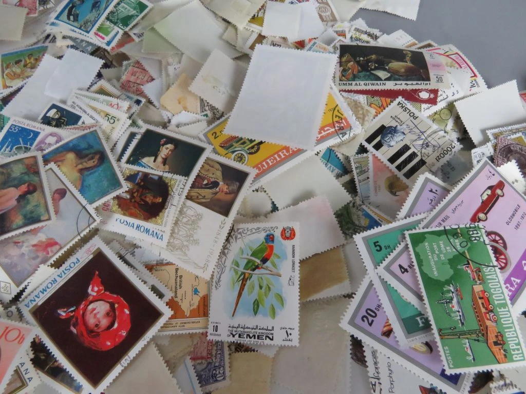 Grote verzameling postzegels in bewaardoos