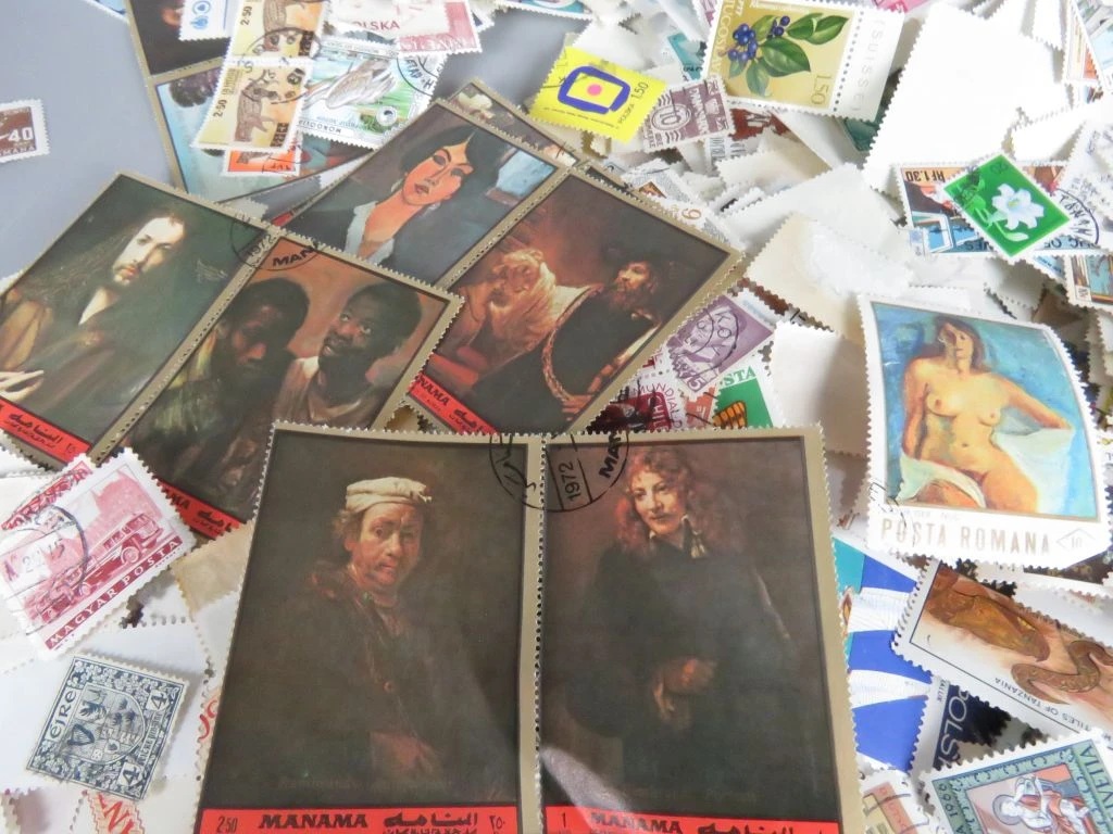 Grote verzameling postzegels in bewaardoos