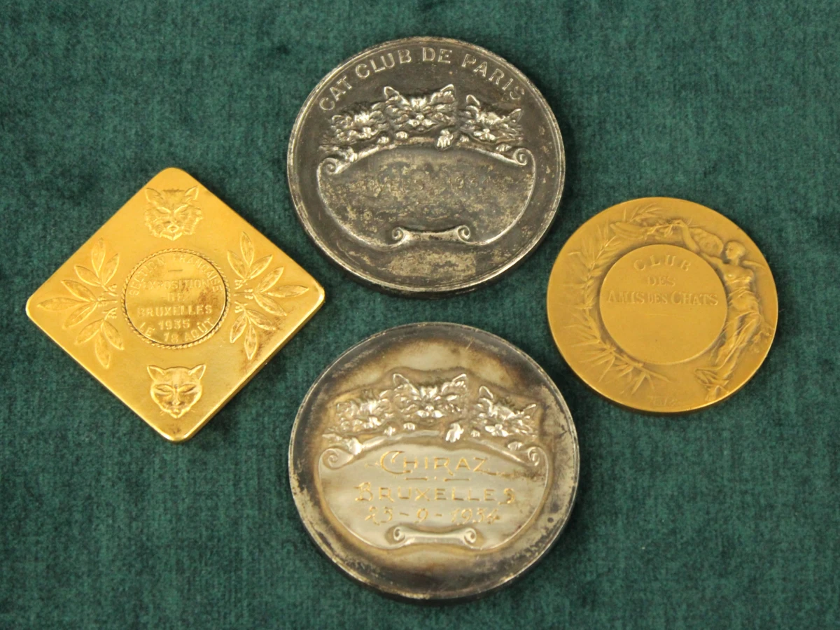 4 art deco penningen kattenclubs