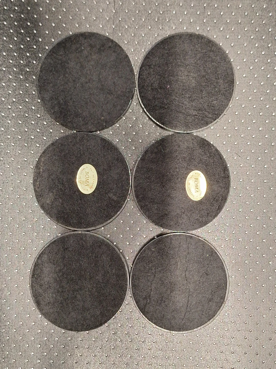set van 6 coasters met Haida-beermasker en houder - Boma Canada