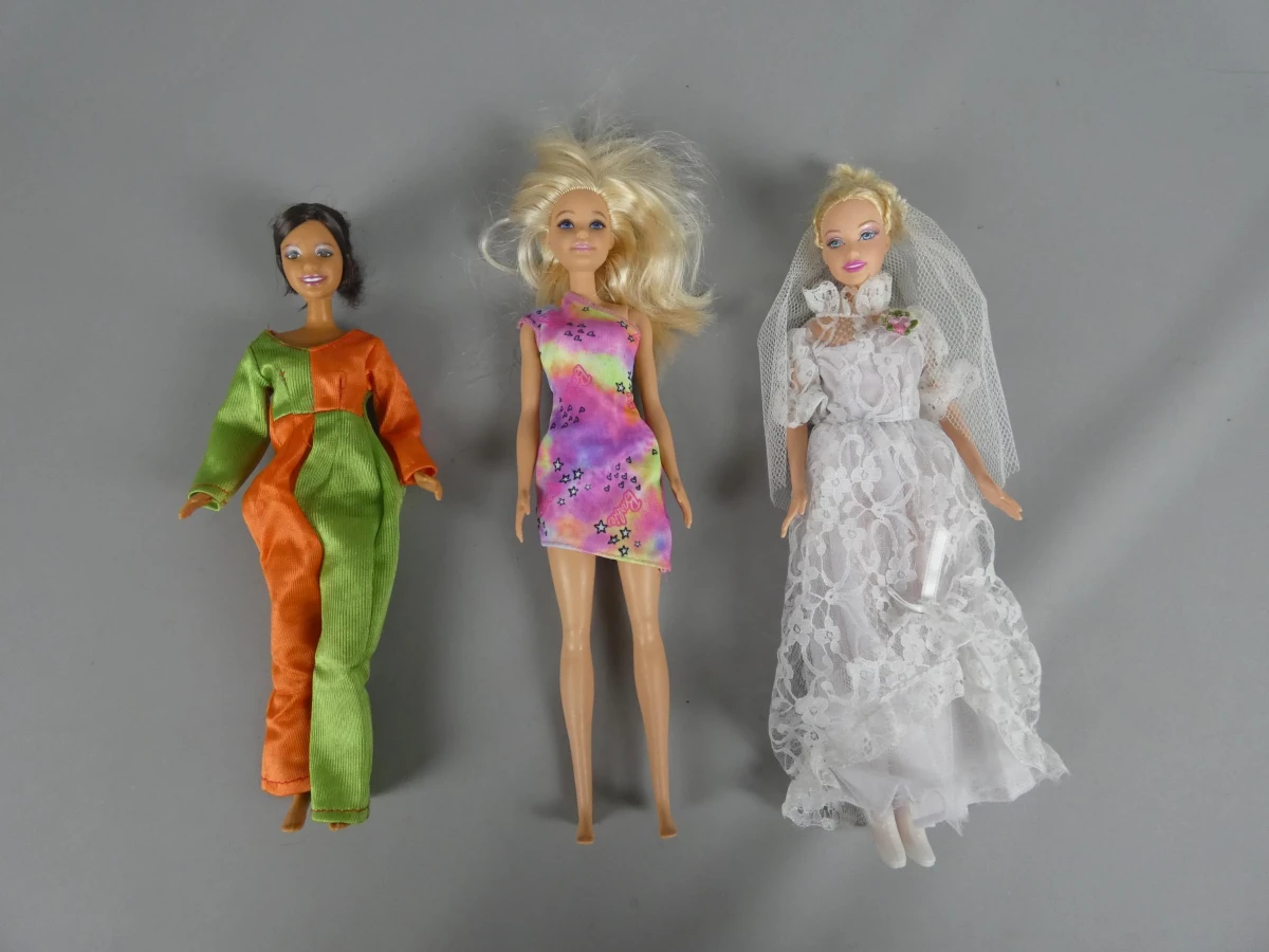 drie Mattel speelgoedpoppen