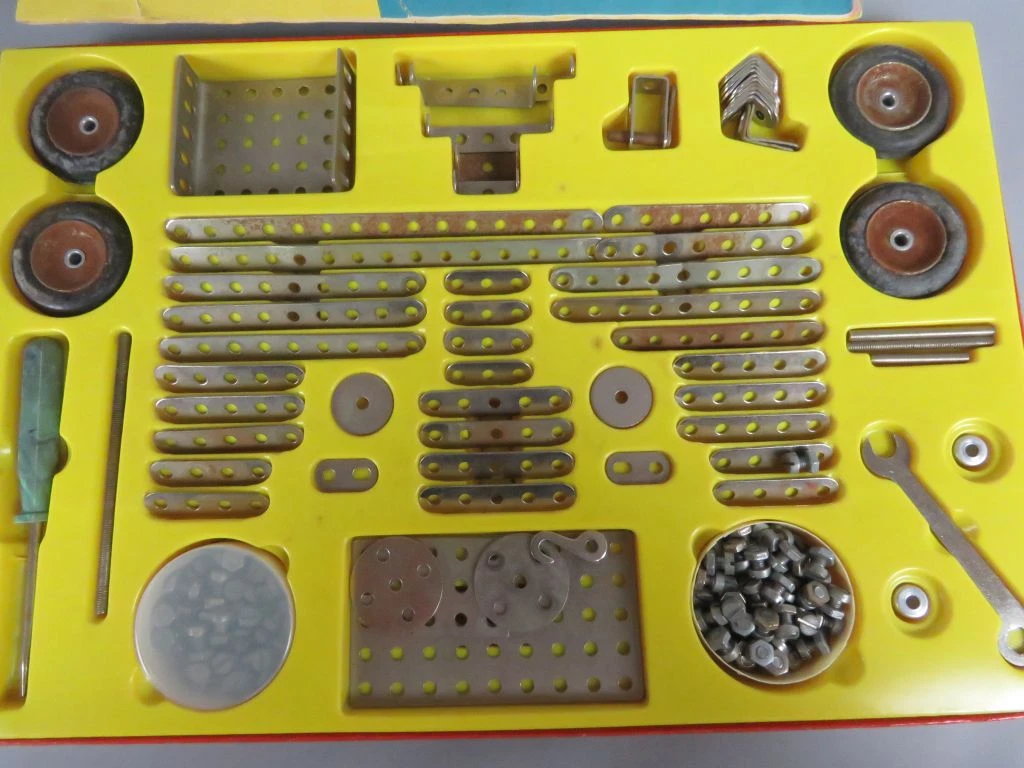 Vintage bouwsets Construction 01 en 02 metalen onderdelen