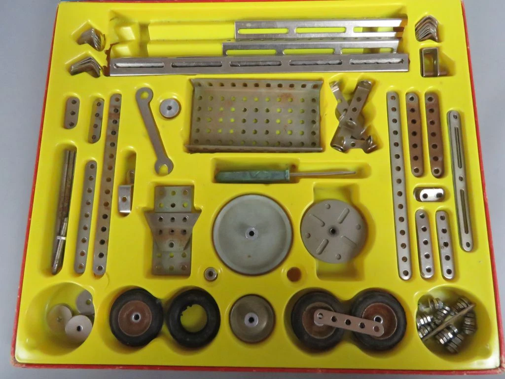 Vintage bouwsets Construction 01 en 02 metalen onderdelen