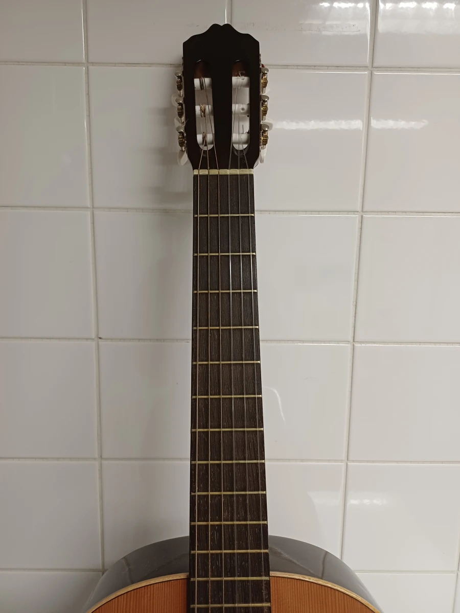 Spaanse klassieke gitaar "Guitarras de Artesania Cuenca"