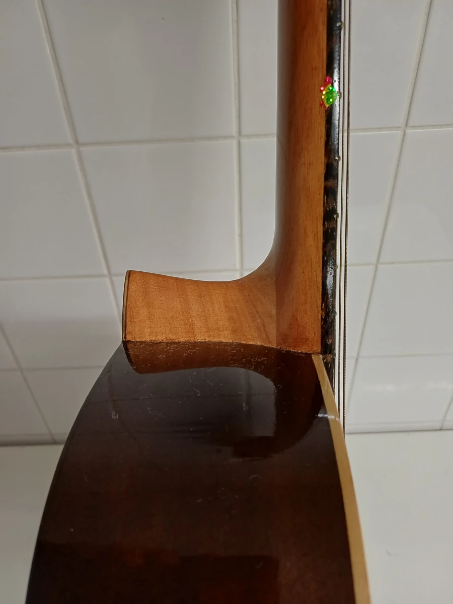 Spaanse klassieke gitaar "Guitarras de Artesania Cuenca"