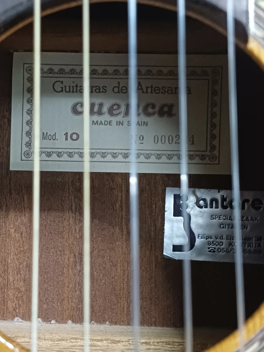 Spaanse klassieke gitaar "Guitarras de Artesania Cuenca"