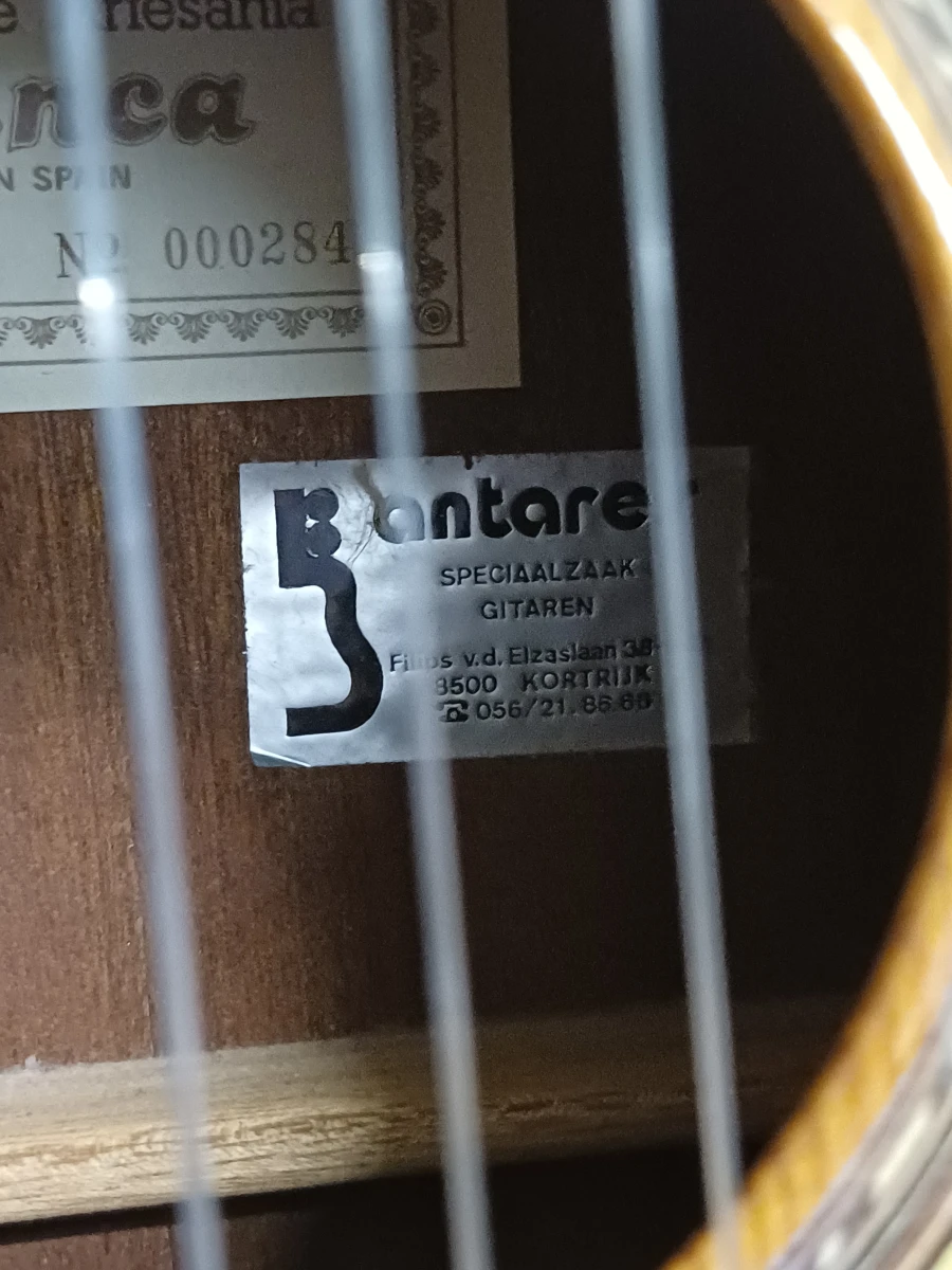 Spaanse klassieke gitaar "Guitarras de Artesania Cuenca"