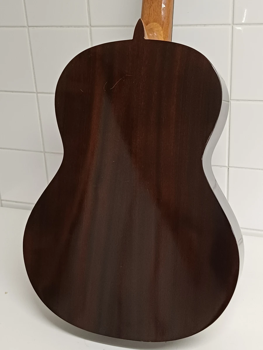 Spaanse klassieke gitaar "Guitarras de Artesania Cuenca"