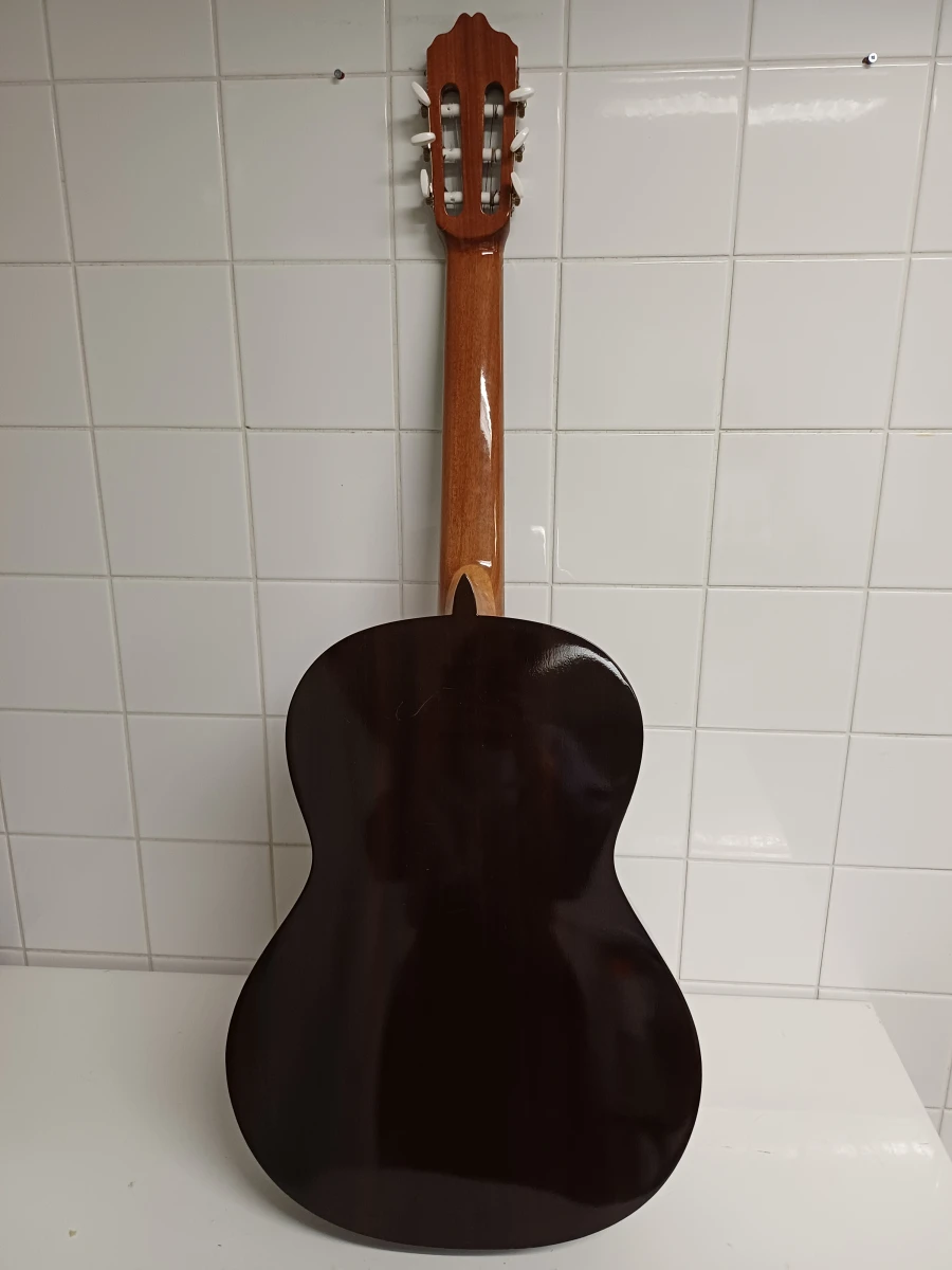 Spaanse klassieke gitaar "Guitarras de Artesania Cuenca"