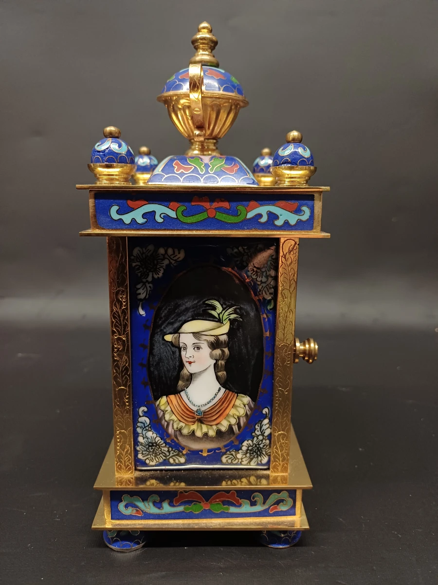 Decoratieve tafelklok in cloisonné-email