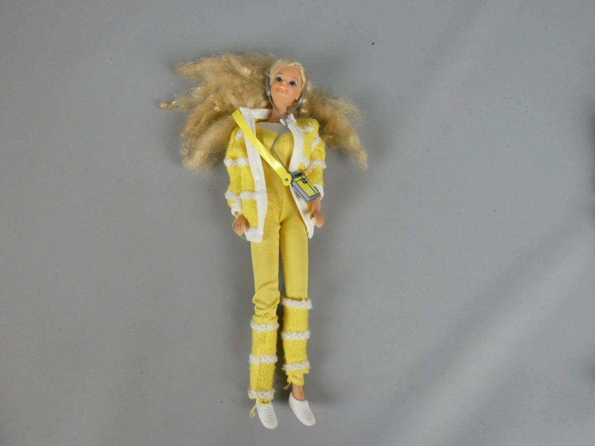 Music Lovin' Barbie / Barbie Tempo (Mattel, 1988 - Model 9918)