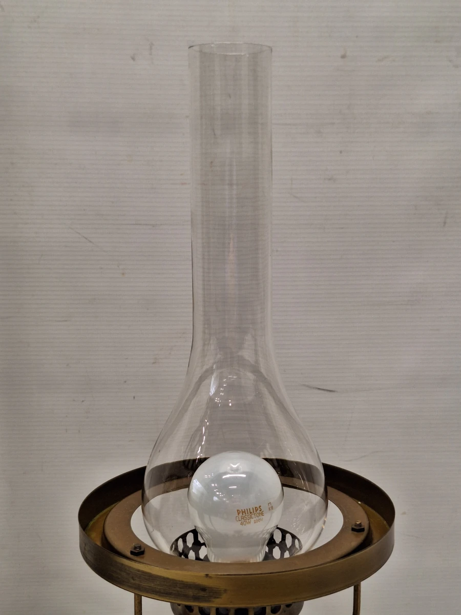 Klassieke messing studentenlamp - Elektrische replica van een 19e-eeuws petroleumlampmodel