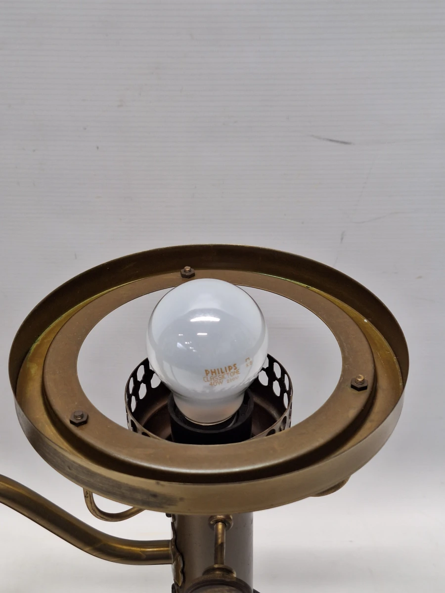 Klassieke messing studentenlamp - Elektrische replica van een 19e-eeuws petroleumlampmodel