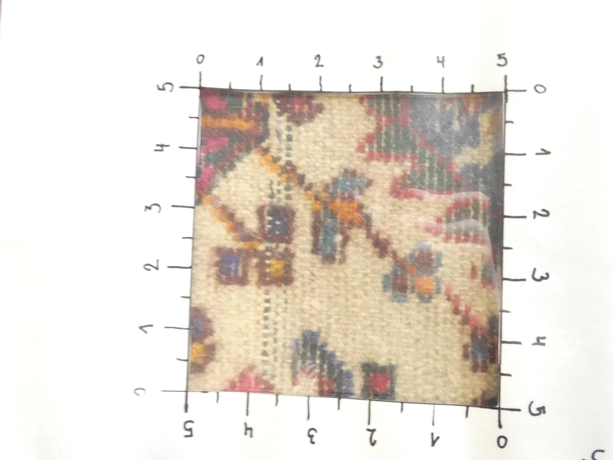 Kleurrijk handgemaakt vloerkleed met patroon