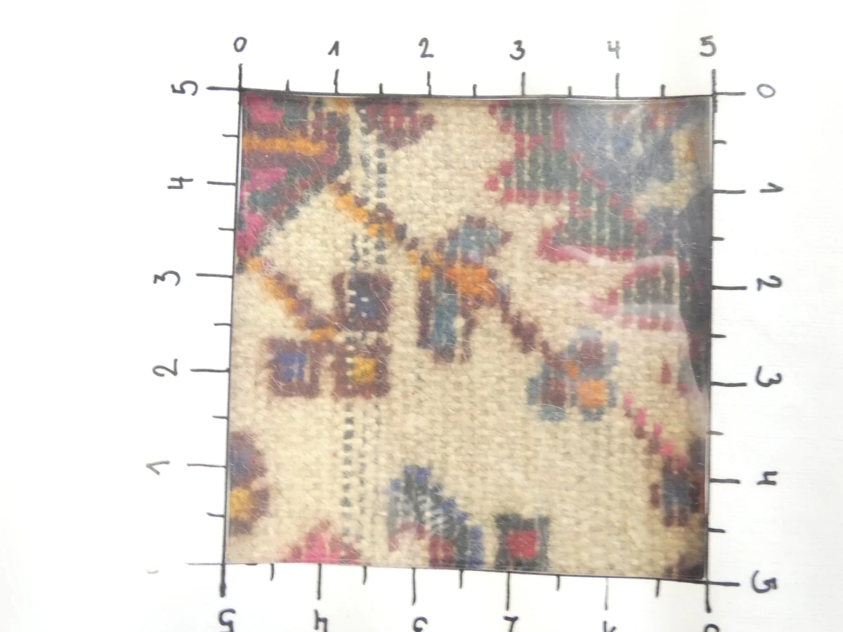 Kleurrijk handgemaakt vloerkleed met patroon