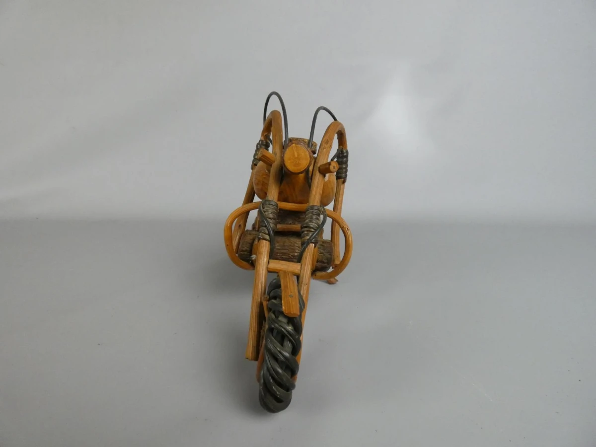 Handgemaakt houten model van een chopper motorfiets