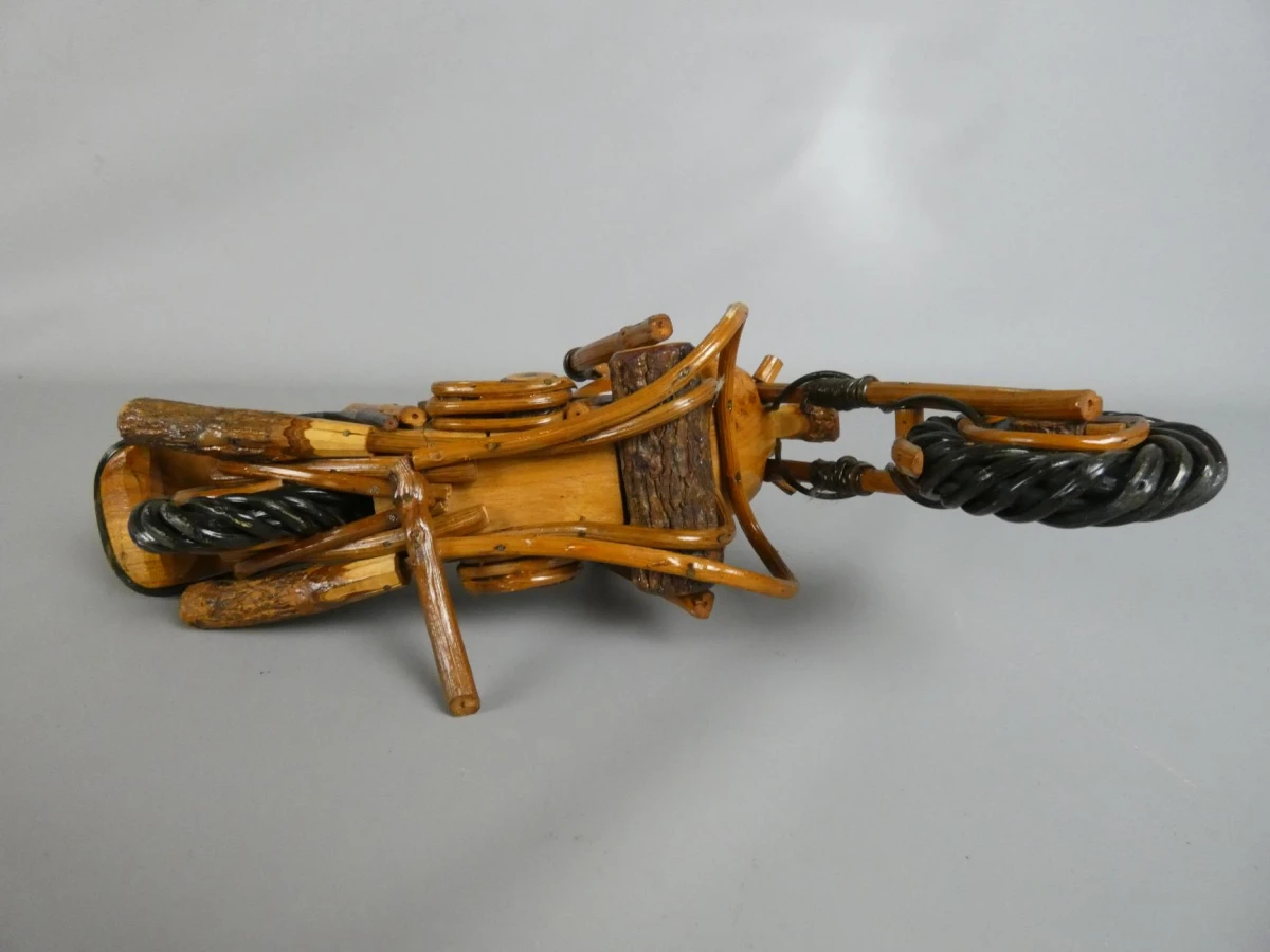 Handgemaakt houten model van een chopper motorfiets