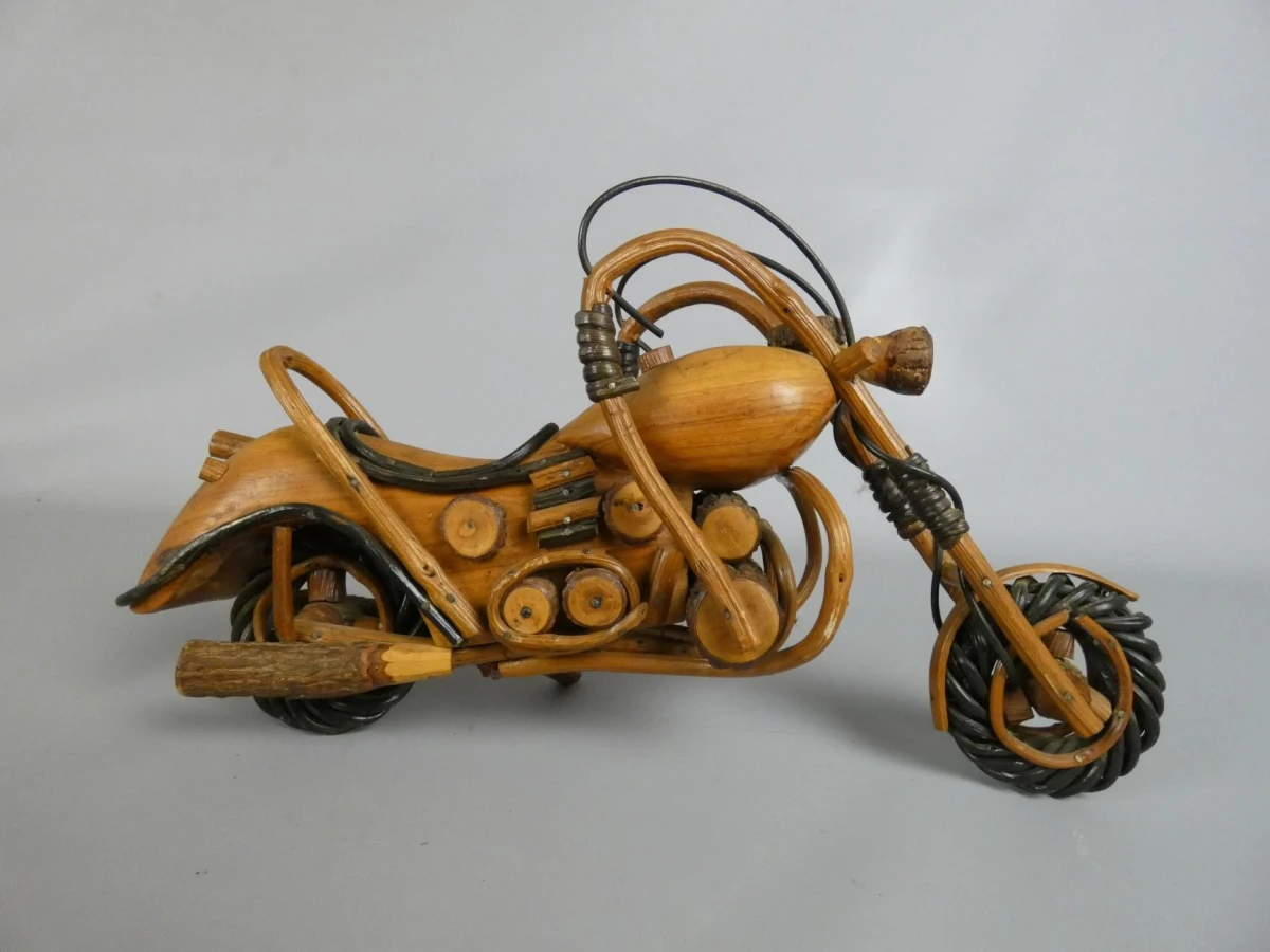 Handgemaakt houten model van een chopper motorfiets