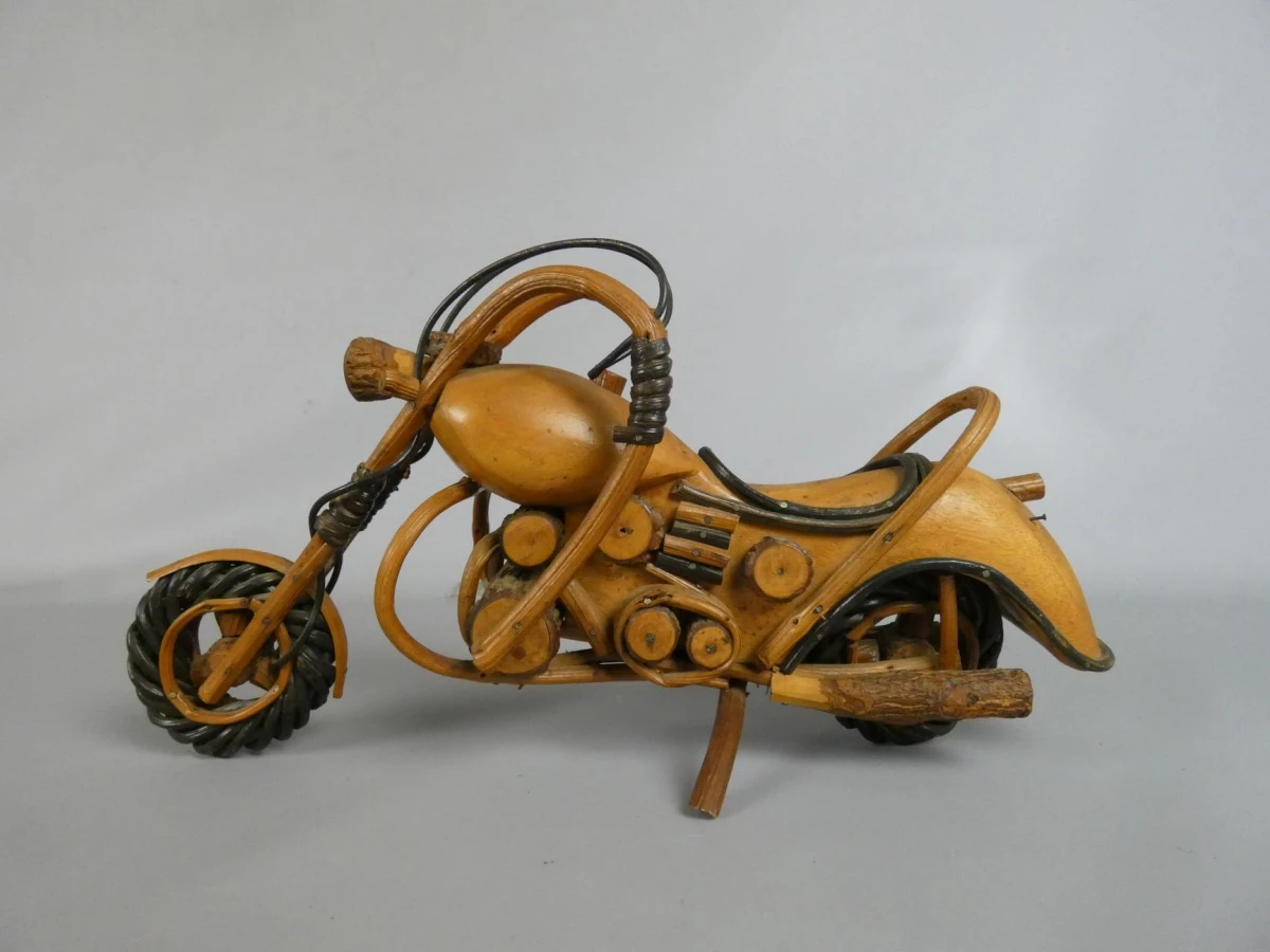 Handgemaakt houten model van een chopper motorfiets
