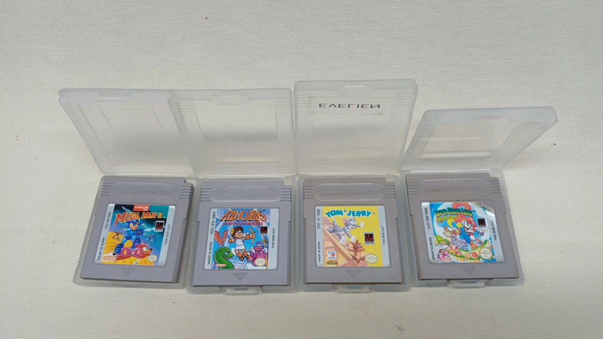 Set van 19 Game Boy cartridges