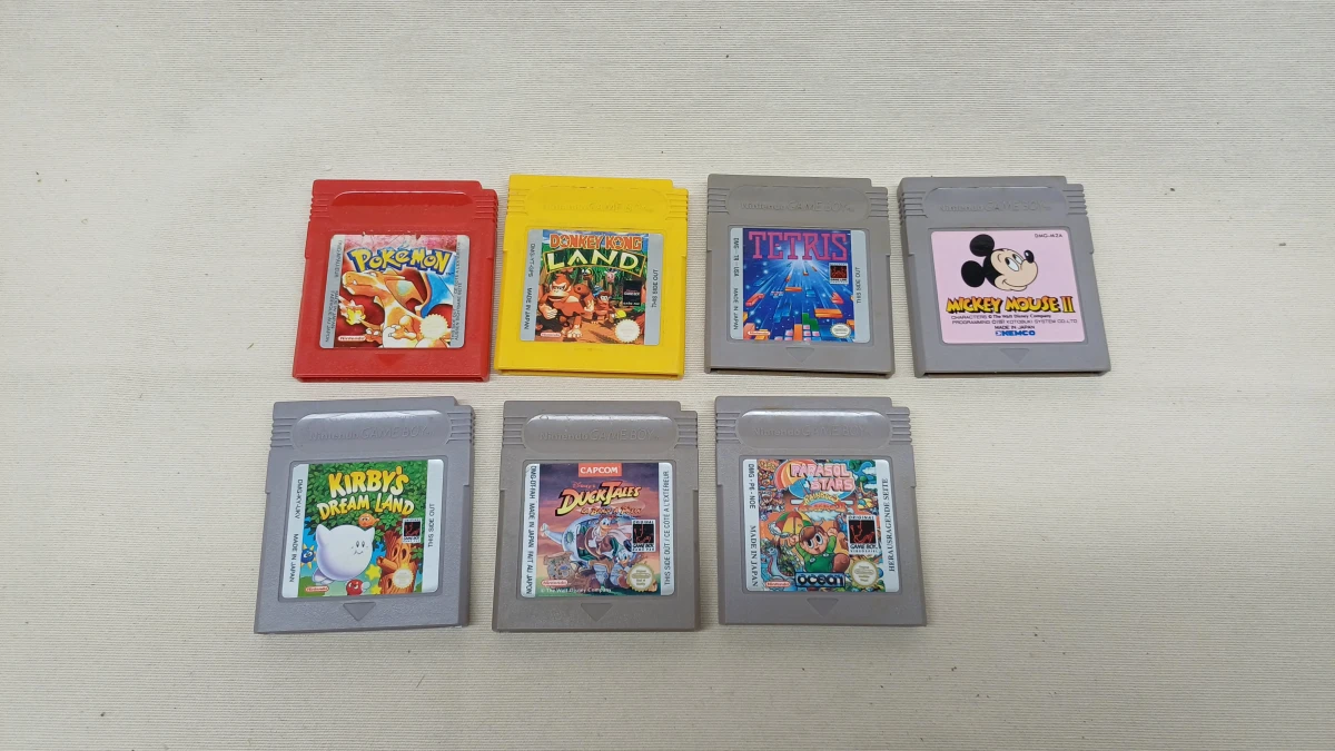Set van 19 Game Boy cartridges