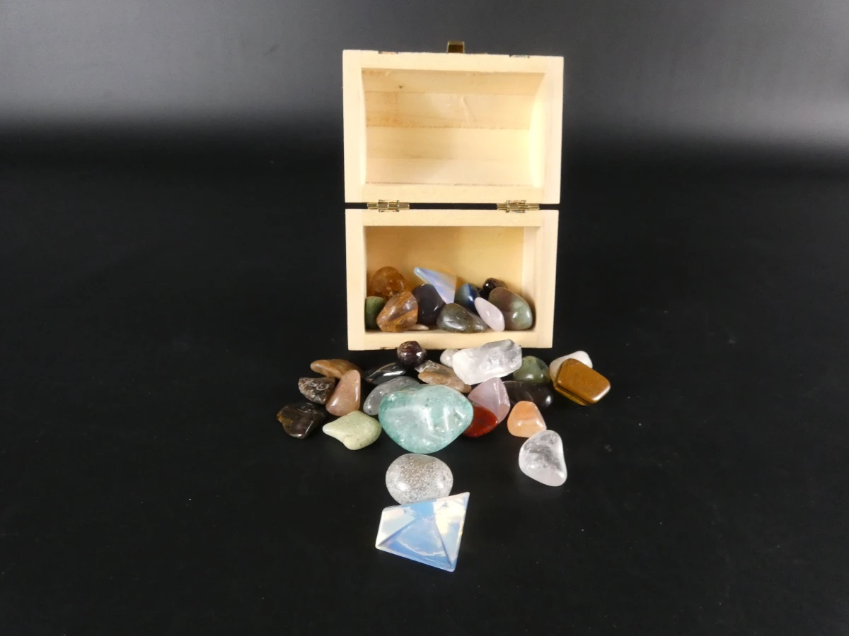 Verzameling diverse mineralen en edelstenen
