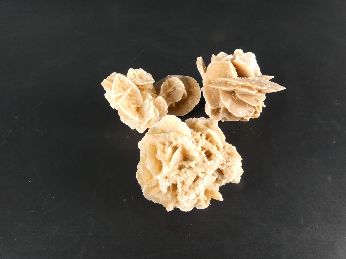 Verzameling diverse mineralen en edelstenen
