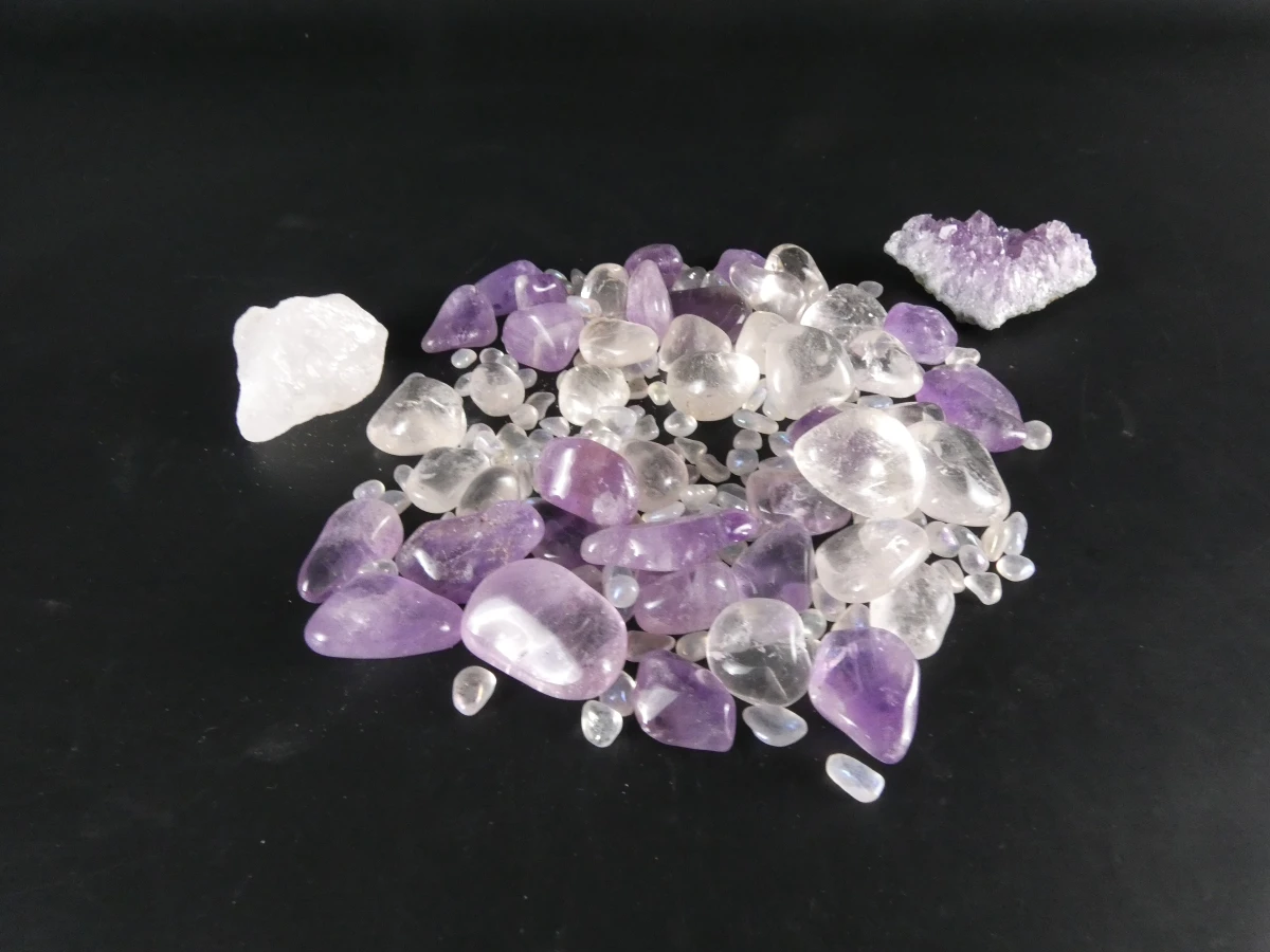 Verzameling diverse mineralen en edelstenen