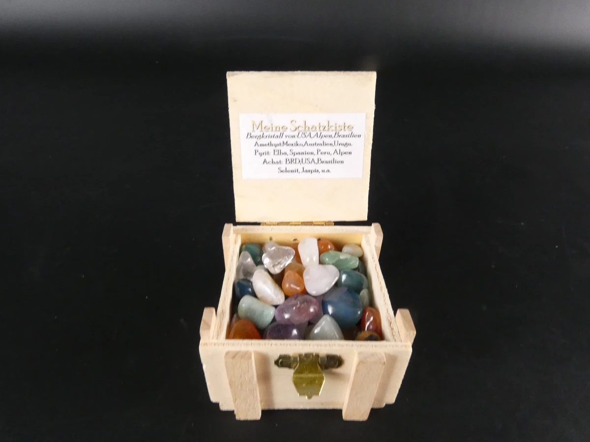 Verzameling diverse mineralen en edelstenen