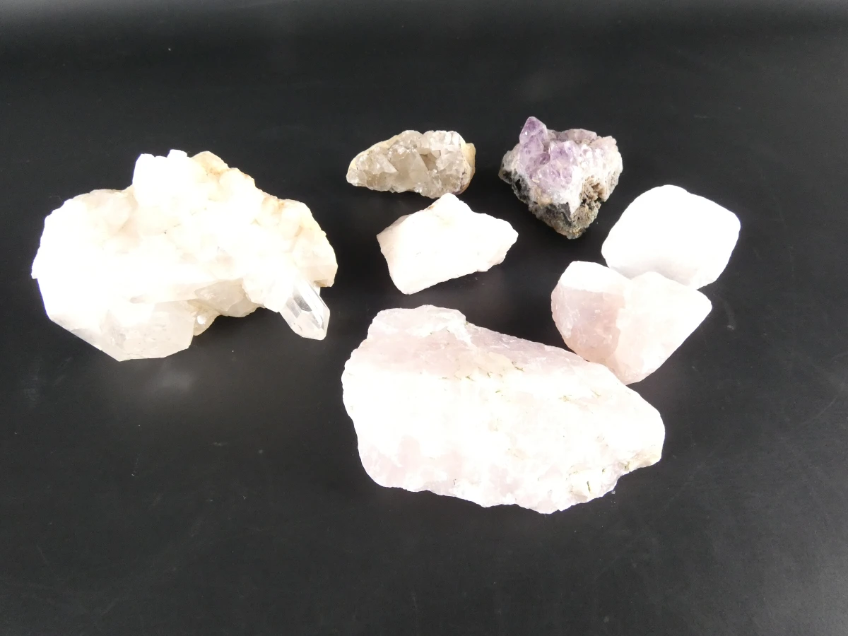 Verzameling diverse mineralen en edelstenen