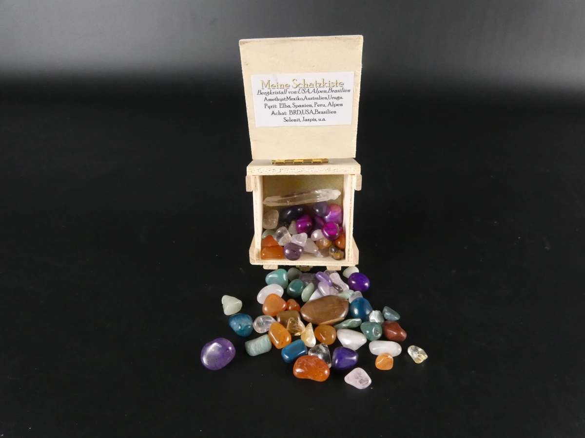 Verzameling diverse mineralen en edelstenen