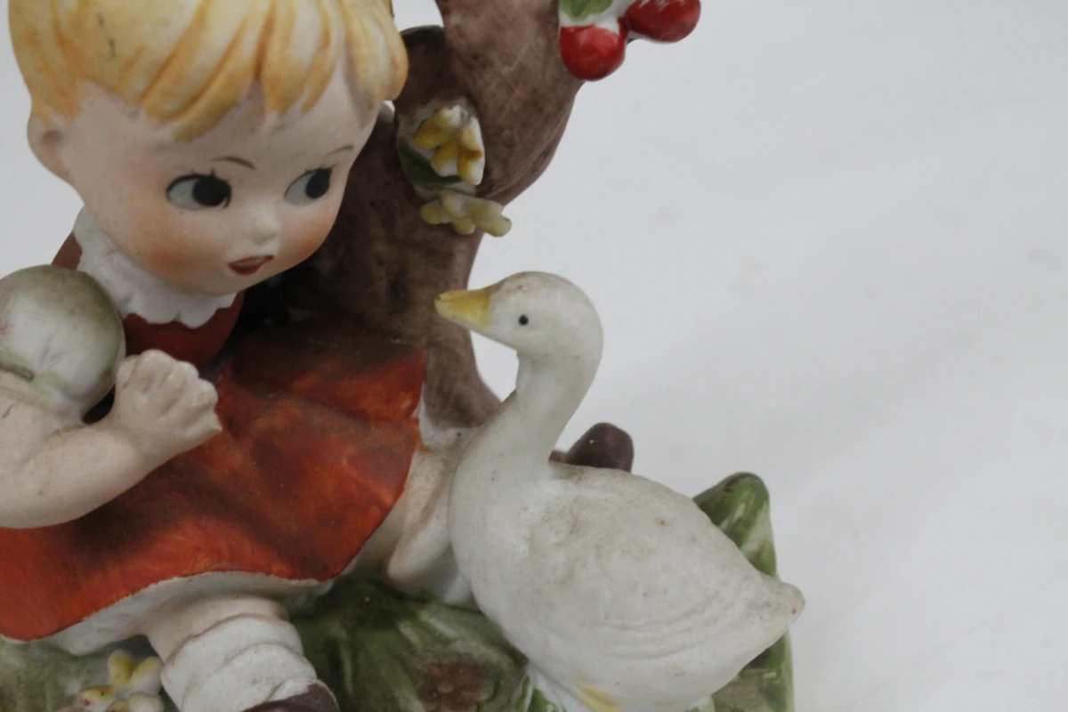 Vintage Wales Japan porseleinen beeldje: Meisje met gans
